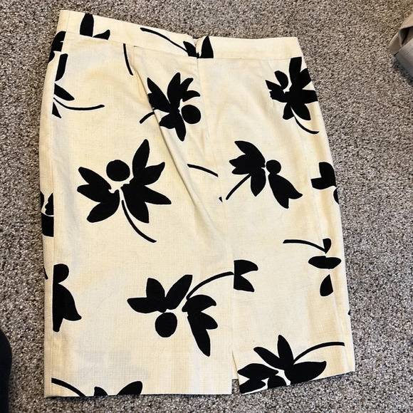 J Crew The Pencil Skirt, Size 4, EUC - Picture 5 of 6